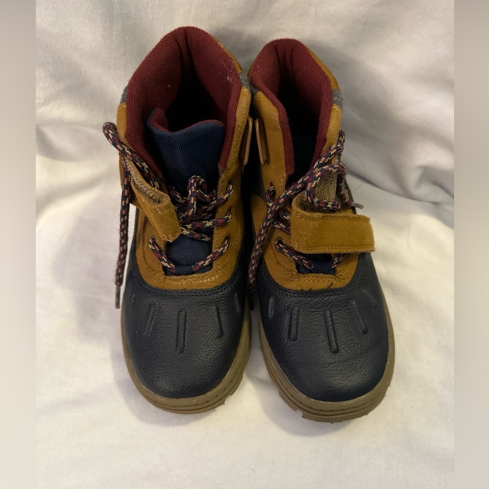 Carters Kids Water Boots Size 1Y Pre loved in great condition. See pictures